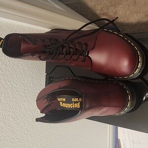 Like new Dr. Martens 1460 Maroon Leather Lace Up Combat Boots M 7 L 8